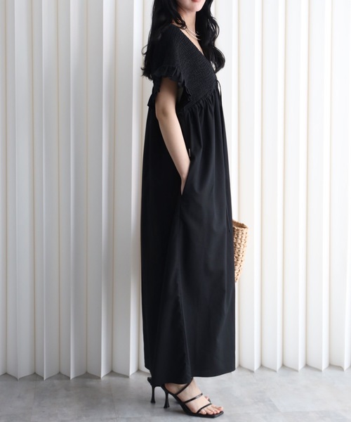 YENNA（イェンナ）の「シャーリングVネック フリルスリーブワンピース（ワンピース・レディース・ブラック/アイボリー/ブラウン・FREE）」の5枚目の写真