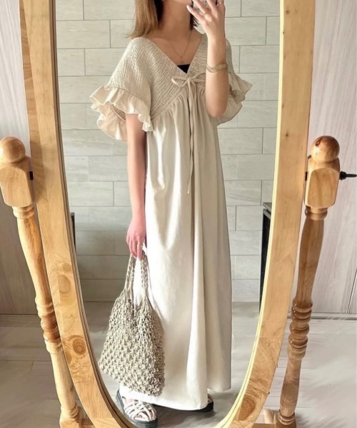 YENNA（イェンナ）の「シャーリングVネック フリルスリーブワンピース（ワンピース・レディース・ブラック/アイボリー/ブラウン・FREE）」の18枚目の写真