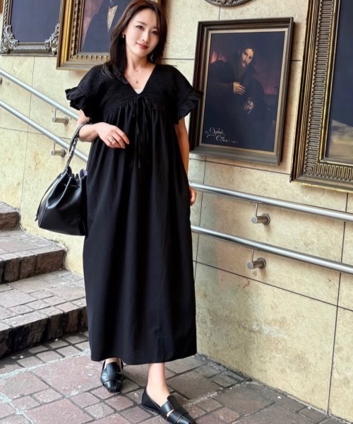YENNA（イェンナ）の「シャーリングVネック フリルスリーブワンピース（ワンピース・レディース・ブラック/アイボリー/ブラウン・FREE）」の19枚目の写真