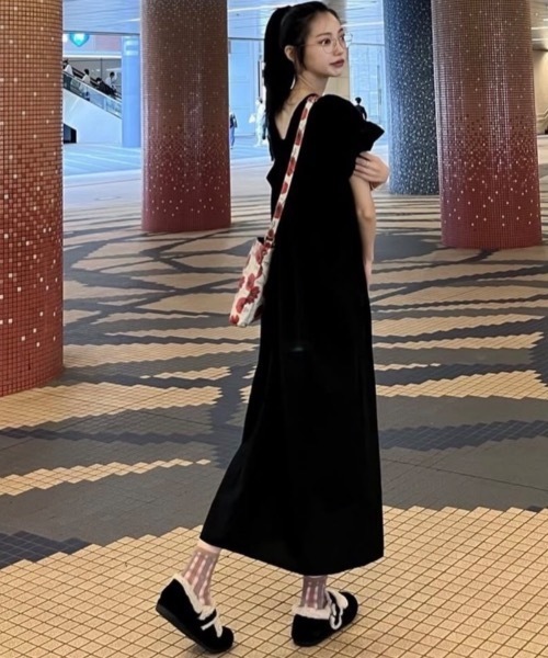 YENNA（イェンナ）の「シャーリングVネック フリルスリーブワンピース（ワンピース・レディース・ブラック/アイボリー/ブラウン・FREE）」の21枚目の写真