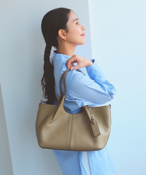 TREASURE TOPKAPI(トレジャートプカピ)の「【TREASURE TOPKAPI】ソフトレザー センターステッチ 2way トートバッグ(トートバッグ・レディース・ブラック/オフホワイト/グレイッシュベージュ・FREE)」の1枚目の写真