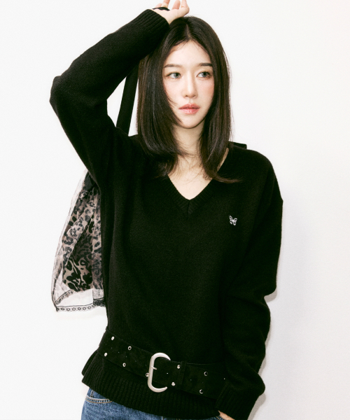 BUTTERFLY PATCH V-NECK KNIT_BLACK【公式通販】