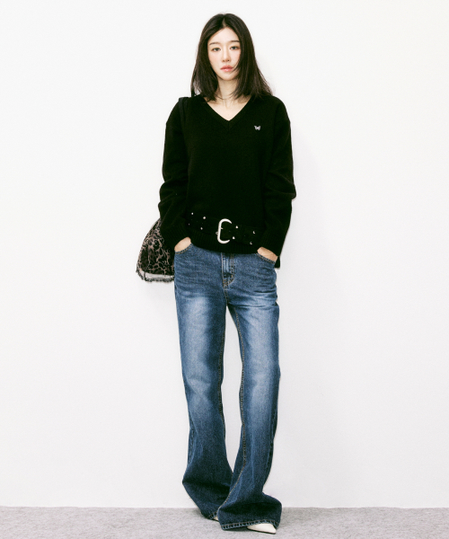 NICK&NICOLE(ニックアンドニコール)の「BUTTERFLY PATCH V-NECK KNIT_BLACK(ニット/セーター・レディース・その他・MEDIUM/LARGE)」の2枚目の写真