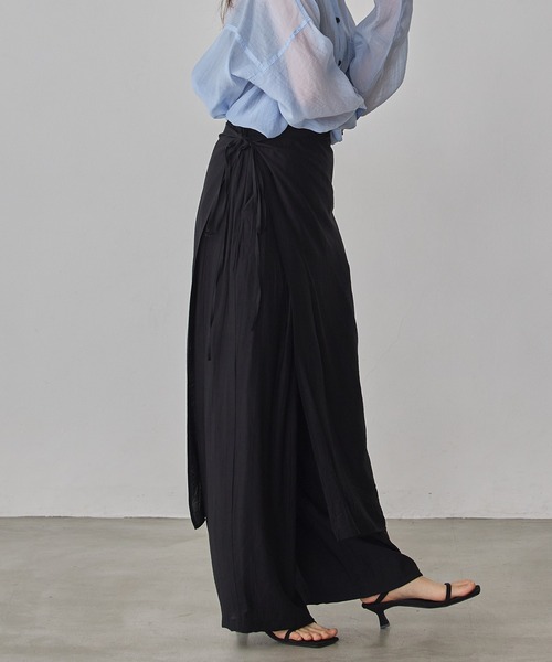 hunch(ハンチ)の「【WEB限定/別注】ワッシャーサテン レイヤードスカートパンツ(その他パンツ・レディース・ライトカーキ/ブラック/アイボリー・FREE)」の10枚目の写真