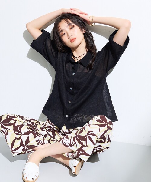 INDIVI(インディヴィ)の「【洗える/シアー】衿付きシャツライクニットカーディガン(カーディガン/ボレロ・レディース・ブラック/ブラウン系その他/ホワイト・19/34/38/05/13/15 )」の6枚目の写真