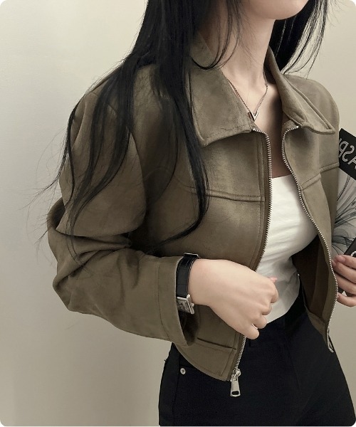 I.O.E（アイオイ）の「スエードタッチ クロップドジップジャケット（ブルゾン・レディース・カーキ/ブラック/ベージュ・FREE）」の10枚目の写真