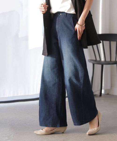 HUG.U(ハグユー)の「本格派なのにストレッチ。 ワイドデニムパンツ(デニムパンツ・レディース・ブルー/インディゴブルー・レギュラー丈/トール丈)」の12枚目の写真