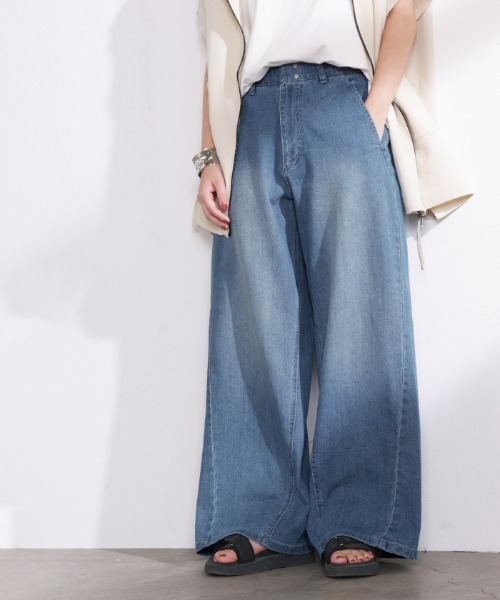 HUG.U(ハグユー)の「本格派なのにストレッチ。 ワイドデニムパンツ(デニムパンツ・レディース・ブルー/インディゴブルー・レギュラー丈/トール丈)」の6枚目の写真