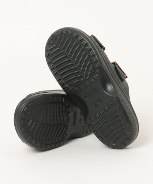 crocs（クロックス）の「クロックス サタデー メタリックバックル サンダル W / crocs SaturdayMetallicBuckleSandalW（サンダル・レディース・ブラック/モカ・23cm/22cm/25cm/24cm/27cm/26cm/21cm）」の4枚目の写真