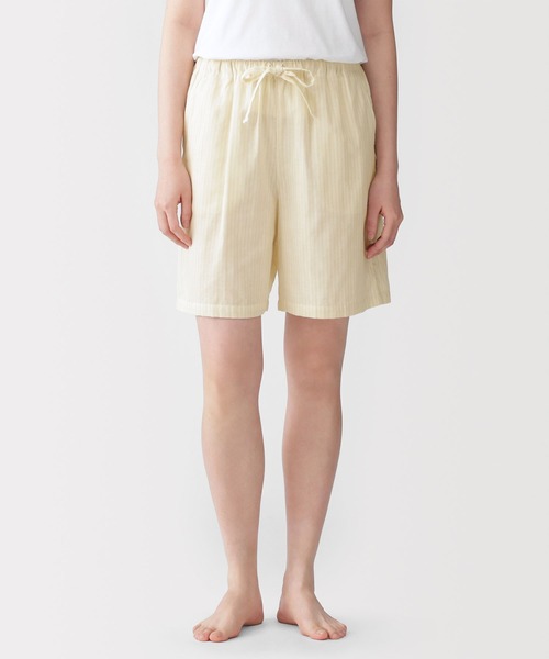無印良品(ムジルシリョウヒン)の「婦人 薄手ガーゼ ハーフパンツ(ルームウェア/パジャマ・レディース・イエロー系/ピンク系/ホワイト系・XL/L/M/S)」の2枚目の写真