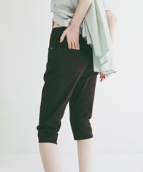 CLANE（クラネ）の「DENIM CAPRI PANTS（デニムパンツ・レディース・ブラウン/ブラック・0/1）」の10枚目の写真