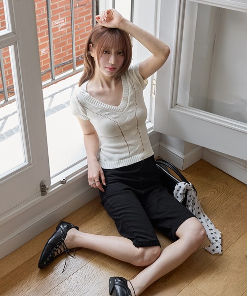 UNE MANSION（ユヌマンション）の「シンプルVネック柄編みレイヤードサマーニット（Tシャツ/カットソー・レディース・ブラック/アイボリー/イエロー系その他/ブルー/ピンク・FREE）」の2枚目の写真