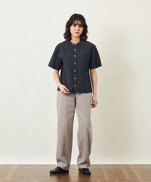 MACKINTOSH PHILOSOPHY(マッキントッシュ フィロソフィー)の「GREY LABEL コットンコードボイル バンドカラーシャツ(シャツ/ブラウス・レディース・ダークネイビー/ベージュ系その他4・2/6)」の3枚目の写真