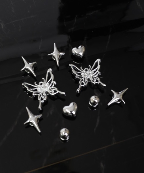 Vini（ヴィニ）の「シルバーメタリックバタフライ＆スタッズ ジビッツセット（シューズアクセサリー・レディース・シルバー・FREE）」の6枚目の写真