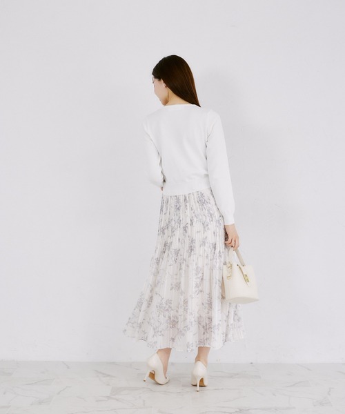 tocco closet(トッコ クローゼット)の「UVカット&接触冷感&ハンドウォッシュ♪ビジュー釦カーディガン(カーディガン/ボレロ・レディース・ネイビー/レッド/オフホワイト・M)」の5枚目の写真
