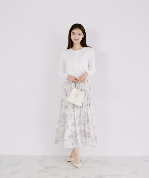 tocco closet(トッコ クローゼット)の「UVカット&接触冷感&ハンドウォッシュ♪ビジュー釦カーディガン(カーディガン/ボレロ・レディース・ネイビー/レッド/オフホワイト・M)」の4枚目の写真