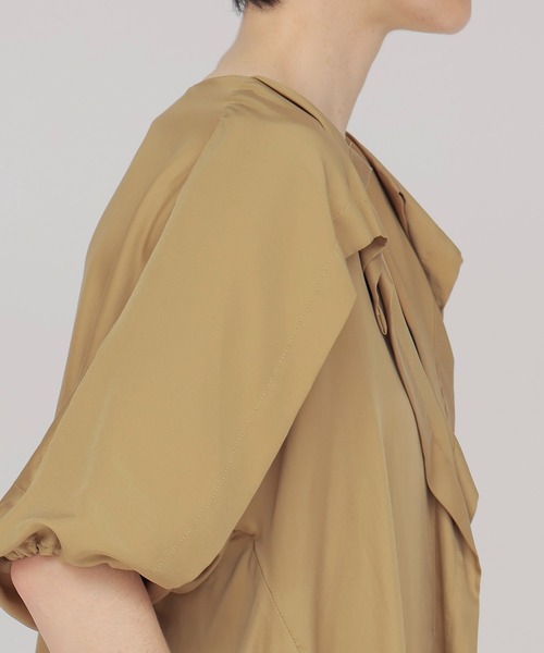DRESSLAVE（ドレスレイブ）の「design yoke silky blouse(デザインヨークシルキーブラウス)（シャツ/ブラウス・レディース・ブラウン/キャメル・38）」の6枚目の写真