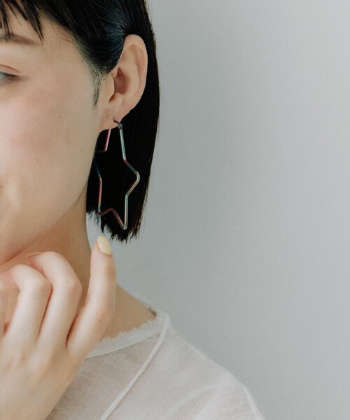 ear PAPILLONNER（イアパピヨネ）の「《金属アレルギー対応/ステンレス》オーロラ星フープピアス（ピアス（両耳用）・レディース・ブラック系その他4・FREE）」の5枚目の写真