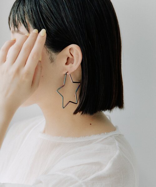 ear PAPILLONNER（イアパピヨネ）の「《金属アレルギー対応/ステンレス》オーロラ星フープピアス（ピアス（両耳用）・レディース・ブラック系その他4・FREE）」の6枚目の写真