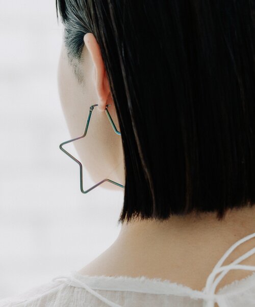 ear PAPILLONNER（イアパピヨネ）の「《金属アレルギー対応/ステンレス》オーロラ星フープピアス（ピアス（両耳用）・レディース・ブラック系その他4・FREE）」の8枚目の写真