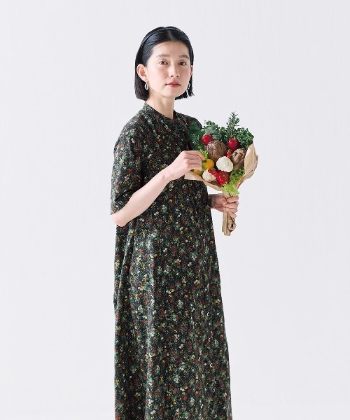 Sunny clouds(サニークラウズ)の「サニークラウズ 野菜のボタニカルワンピース〈レディース〉(ワンピース・レディース・ブラック系その他・MP/M/L/LL/3L)」の2枚目の写真