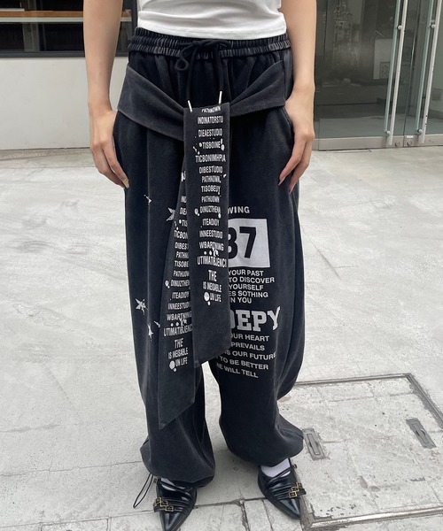 ROGER AND RAW(ロジャーアンドロウ)の「腰巻フェイクレイヤード スウェットパンツ(スウェットパンツ・レディース・ブラック/グレー/ネイビー・FREE)」の7枚目の写真