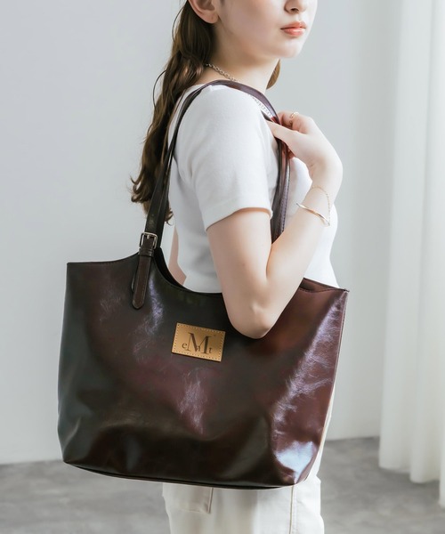 MUCENT(ムセント)の「MUCENT ムセント ARMAND FRONT BUCKLE LEATHER SHOULDER BAG UNISEX PUレザーバッグ(トートバッグ・メンズ・ブラック/ブラウン・FREE)」の2枚目の写真