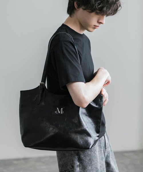 MUCENT(ムセント)の「MUCENT ムセント ARMAND FRONT BUCKLE LEATHER SHOULDER BAG UNISEX PUレザーバッグ(トートバッグ・メンズ・ブラック/ブラウン・FREE)」の4枚目の写真
