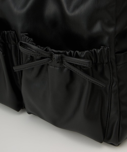 INGNI(イング)の「ポケット付ギャザーショルダーバッグ(ハンドバッグ・レディース・ブラック/オフホワイト・ONE SIZE)」の14枚目の写真