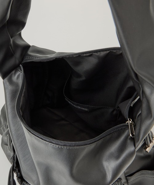 INGNI(イング)の「ポケット付ギャザーショルダーバッグ(ハンドバッグ・レディース・ブラック/オフホワイト・ONE SIZE)」の16枚目の写真