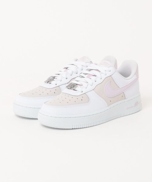 NIKE(ナイキ)の「NIKE ナイキ W AIR FORCE 1 '07 SE HRDWR ウィメンズ エア フォース 1 '07 SE HRDWR WIV4721 100WHITE/BLELIL(スニーカー・レディース・ホワイト・23.0cm/22.5cm/25.5cm/25.0cm/24.5cm/24.0cm/23.5cm)」の1枚目の写真
