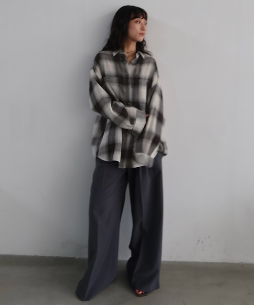 SLOBE IENA(スローブイエナ)の「《WEB限定カラーあり/追加》ビエラチェックルーズシャツ(シャツ/ブラウス・レディース・ブラック/ネイビー/ブラウン・FREE)」の13枚目の写真