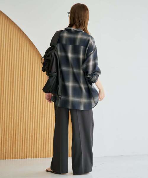SLOBE IENA(スローブイエナ)の「《WEB限定カラーあり/追加》ビエラチェックルーズシャツ(シャツ/ブラウス・レディース・ブラック/ネイビー/ブラウン・FREE)」の20枚目の写真