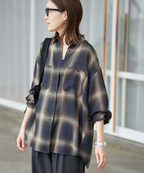 SLOBE IENA(スローブイエナ)の「《WEB限定カラーあり/追加》ビエラチェックルーズシャツ(シャツ/ブラウス・レディース・ブラック/ネイビー/ブラウン・FREE)」の22枚目の写真