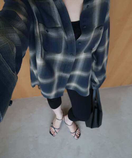 SLOBE IENA(スローブイエナ)の「《WEB限定カラーあり/追加》ビエラチェックルーズシャツ(シャツ/ブラウス・レディース・ブラック/ネイビー/ブラウン・FREE)」の12枚目の写真