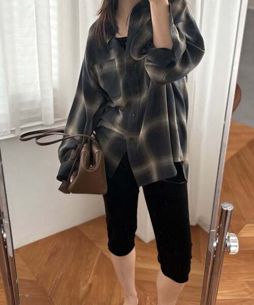 SLOBE IENA(スローブイエナ)の「《WEB限定カラーあり/追加》ビエラチェックルーズシャツ(シャツ/ブラウス・レディース・ブラック/ネイビー/ブラウン・FREE)」の13枚目の写真