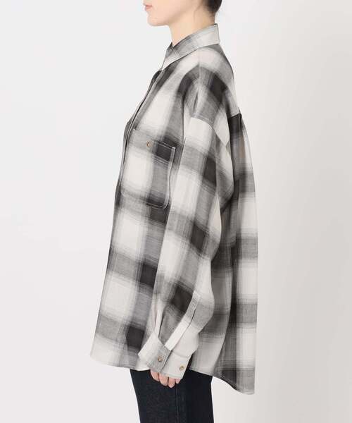 SLOBE IENA(スローブイエナ)の「《WEB限定カラーあり/追加》ビエラチェックルーズシャツ(シャツ/ブラウス・レディース・ブラック/ネイビー/ブラウン・FREE)」の15枚目の写真