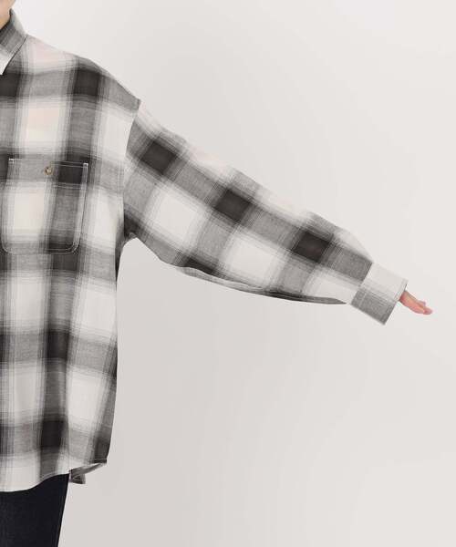 SLOBE IENA(スローブイエナ)の「《WEB限定カラーあり/追加》ビエラチェックルーズシャツ(シャツ/ブラウス・レディース・ブラック/ネイビー/ブラウン・FREE)」の18枚目の写真