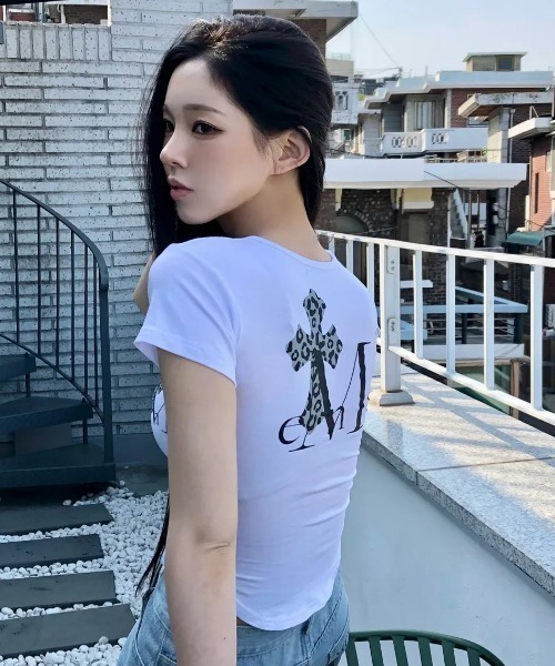 MUCENT（ムセント）の「◇MUCENT◇ブランド直輸入正規品/サハラヒョウクロスバックロゴUネックハーフT SAHARA LEOPARD CROSS BACK LOGO U-NECK HALF T（Tシャツ/カットソー・レディース・ホワイト/ブラック・FREE）」の11枚目の写真