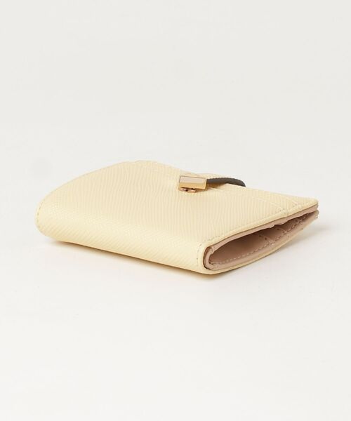 Guess（ゲス）の「GILDA Tab Card Case カードケース（カードケース・レディース・ライトイエロー/ブラック・ONE SIZE）」の11枚目の写真