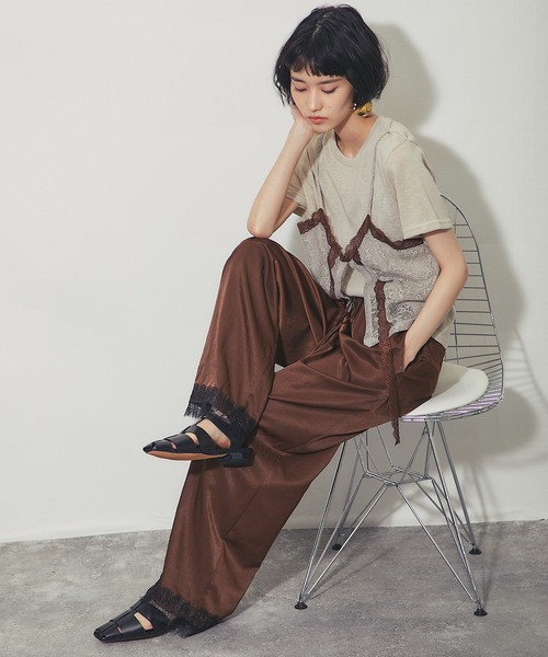 ANOTHER S(アナザーエス)の「レースビスチェレイヤードスラブシアーTシャツ(Tシャツ/カットソー・レディース・グレイッシュベージュ/オフホワイト/カーキ・FREE)」の9枚目の写真