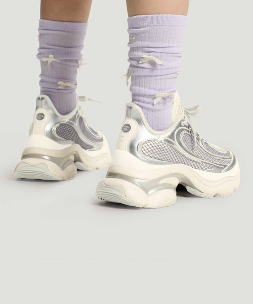 adidas(アディダス)の「オズヴィーナス / OZVENUZ W / アディダスオリジナルス adidas Originals / 厚底スニーカー(スニーカー・レディース・シルバー系その他・24.0cm/23.5cm/24.5cm/23.0cm/22.0cm/22.5cm/28.0cm/25.0cm/26.0cm/25.5cm/27.5cm/26.5cm/27.0cm)」の6枚目の写真