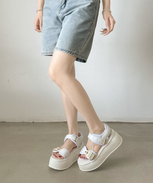 Shoes in Closet(シューズインクローゼット)の「+7.0cm 厚底 バックル プラットフォーム サンダル 5912(サンダル・レディース・ブラック/ホワイト/ベージュ・S/M/L)」の6枚目の写真