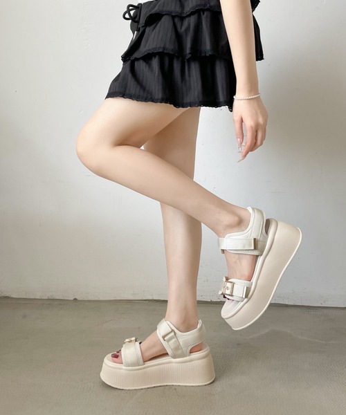 Shoes in Closet(シューズインクローゼット)の「+7.0cm 厚底 バックル プラットフォーム サンダル 5912(サンダル・レディース・ブラック/ホワイト/ベージュ・S/M/L)」の21枚目の写真