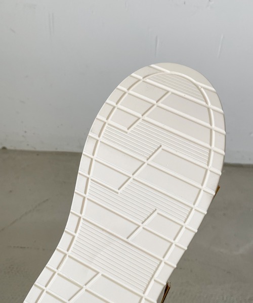 Shoes in Closet(シューズインクローゼット)の「+7.0cm 厚底 バックル プラットフォーム サンダル 5912(サンダル・レディース・ブラック/ホワイト/ベージュ・S/M/L)」の5枚目の写真