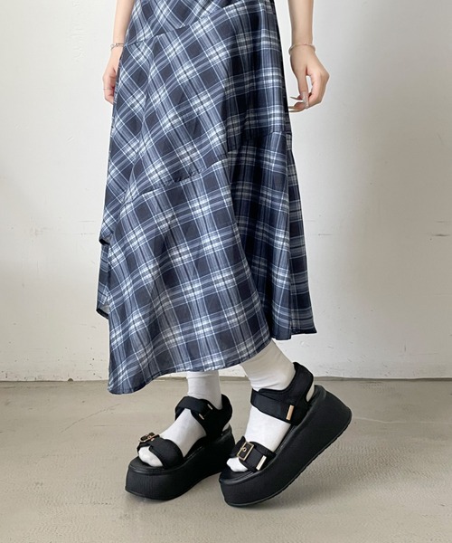Shoes in Closet(シューズインクローゼット)の「+7.0cm 厚底 バックル プラットフォーム サンダル 5912(サンダル・レディース・ブラック/ホワイト/ベージュ・S/M/L)」の17枚目の写真