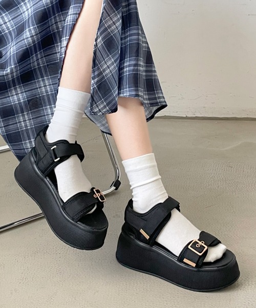 Shoes in Closet(シューズインクローゼット)の「+7.0cm 厚底 バックル プラットフォーム サンダル 5912(サンダル・レディース・ブラック/ホワイト/ベージュ・S/M/L)」の18枚目の写真