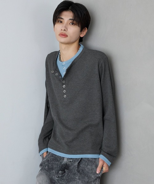 SERACE(セラス)の「【SERACE】Layered style henley neck long sleeve T-shirt / レイヤードスタイルヘンリーネックロンT(Tシャツ/カットソー・メンズ・ダークグレー/ブラック×グレー/グレー×ホワイト・S/L/M)」の2枚目の写真