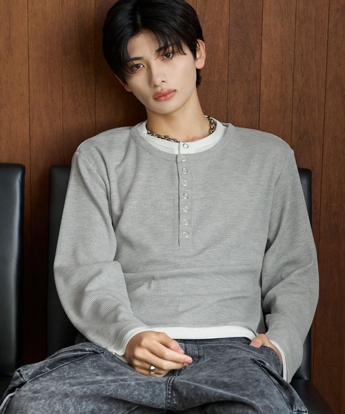 SERACE(セラス)の「【SERACE】Layered style henley neck long sleeve T-shirt / レイヤードスタイルヘンリーネックロンT(Tシャツ/カットソー・メンズ・ダークグレー/ブラック×グレー/グレー×ホワイト・S/L/M)」の8枚目の写真