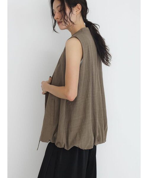 FIKA.(フィーカ)の「Long strap balloon vest(シャツ/ブラウス・レディース・ブラウン/グレー/ブラック・FREE)」の7枚目の写真